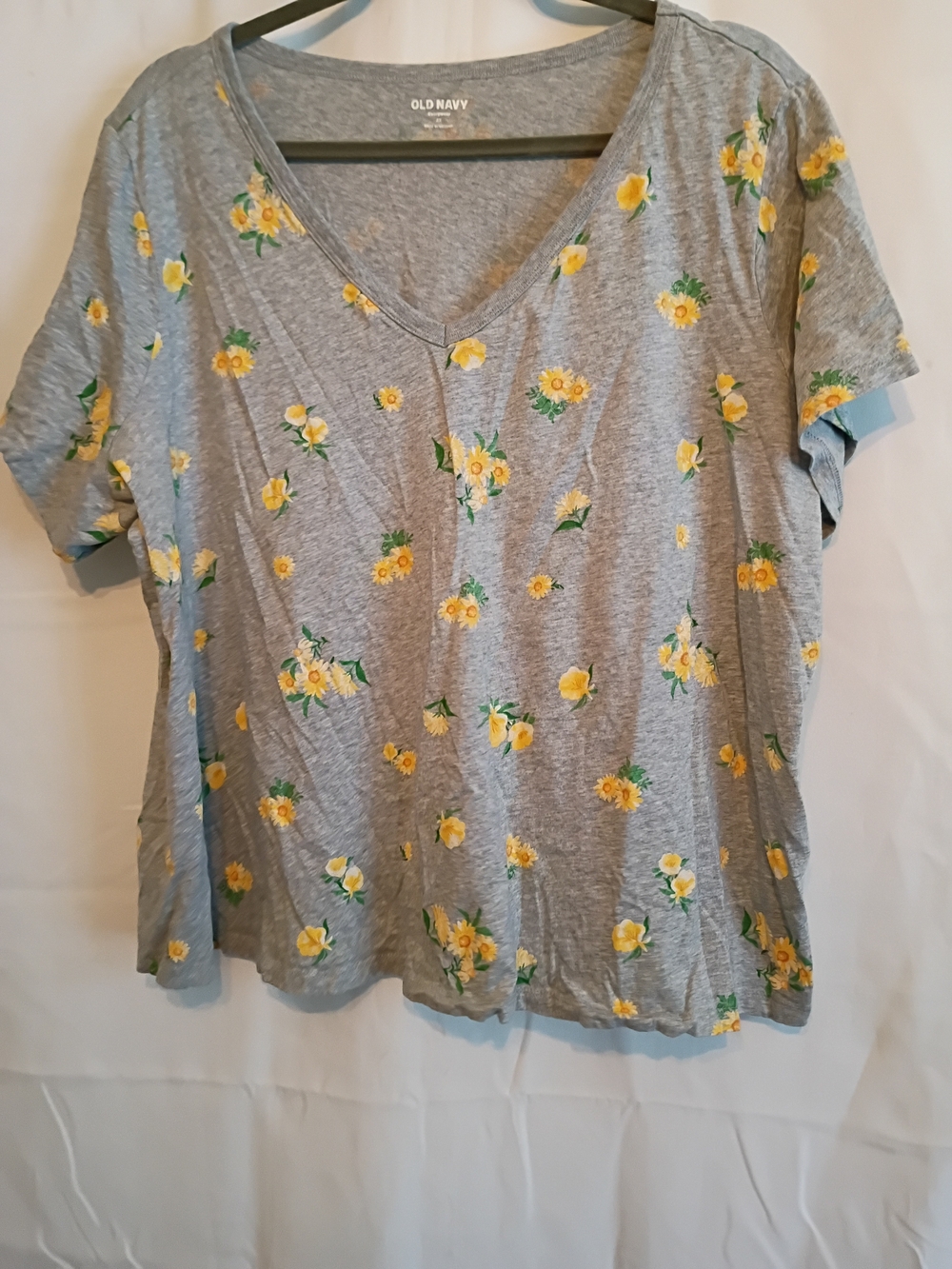 Old Navy Women’s Gray V-Neck Tee with Yellow Floral Print Size 2x